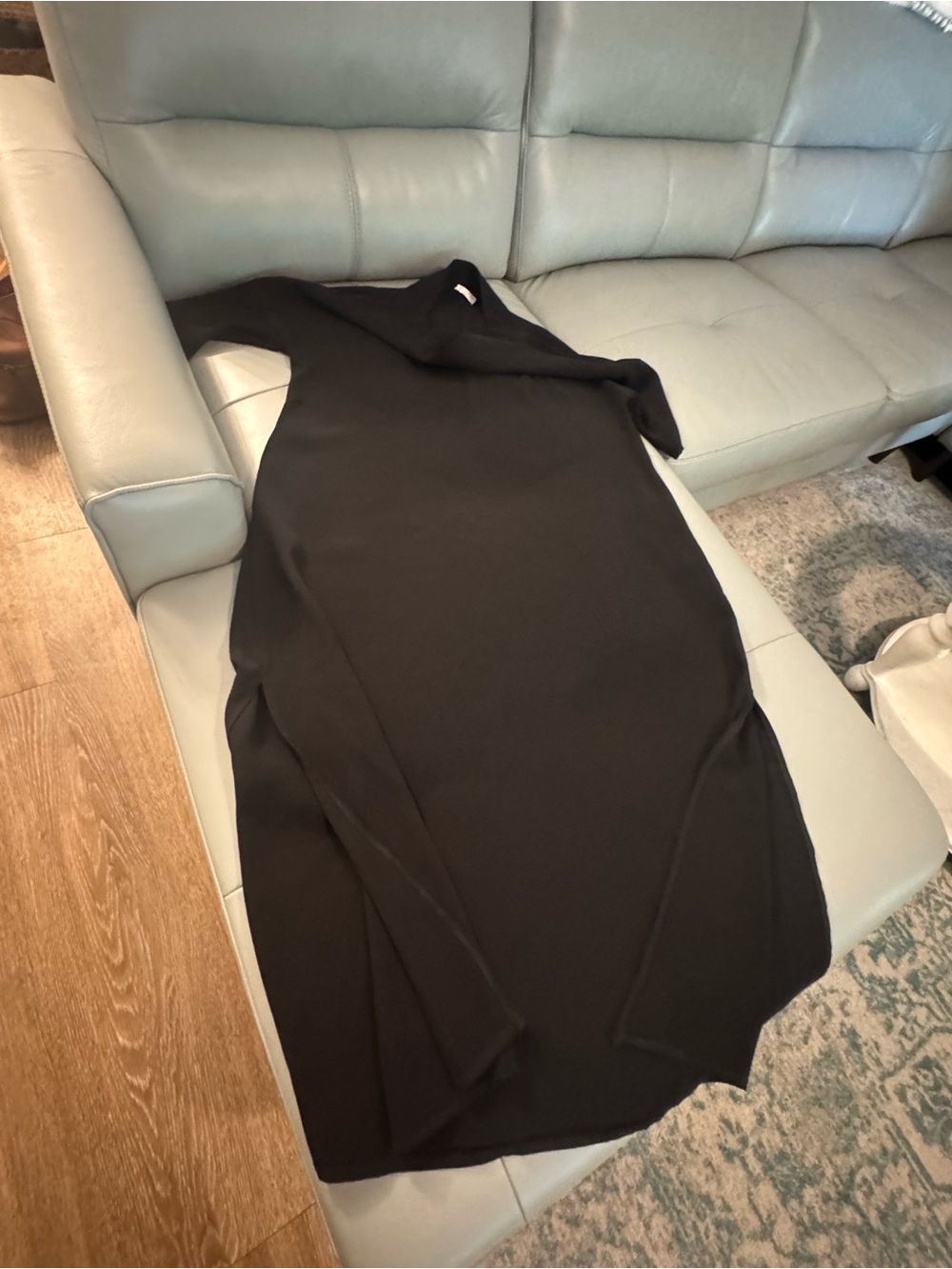 Black Long-Sleeve Women's Dress — Elegant Everyday Staple